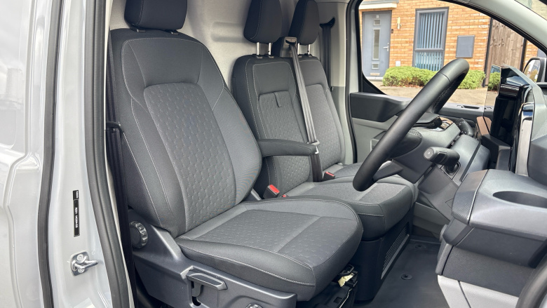 Ford Transit Custom E-320 L1 Rwd 100kW 65kWh H1 Van Limited Auto